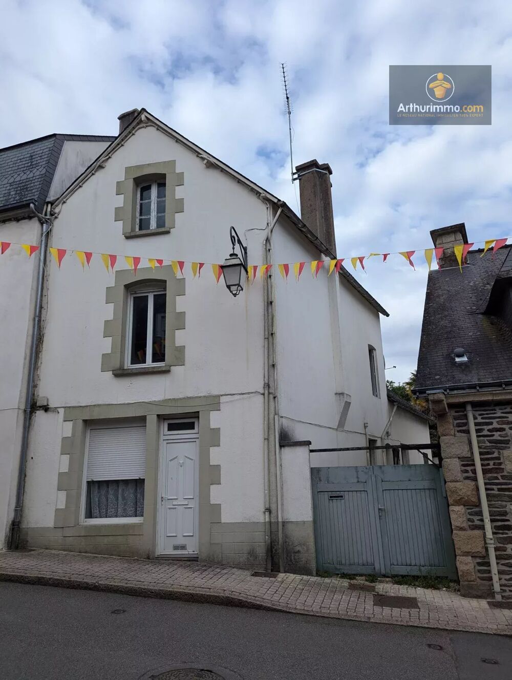 EXCLUSIVITÉ JOSSELIN CENTRE MAISON à RÉNOVER avec COUR
