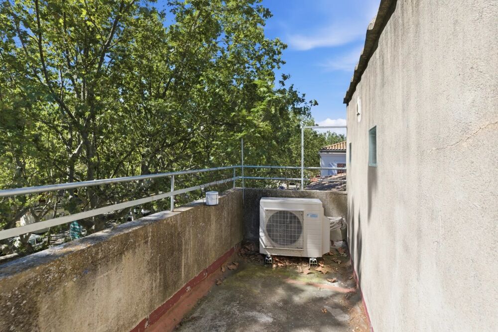 Maison de ville à la roquette avec terrasse
