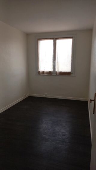  Appartement à louer 4 pièces 84 m²