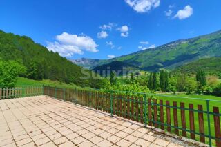  Maison  vendre 15 + pices 392 m