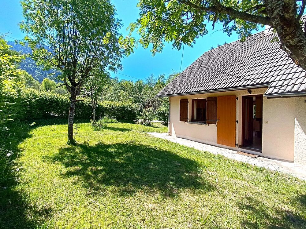Maison de 113m2 au sol sur 1000m2 de terrain. Située dans un pe