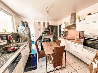  Maison à louer 6 pièces 197 m²