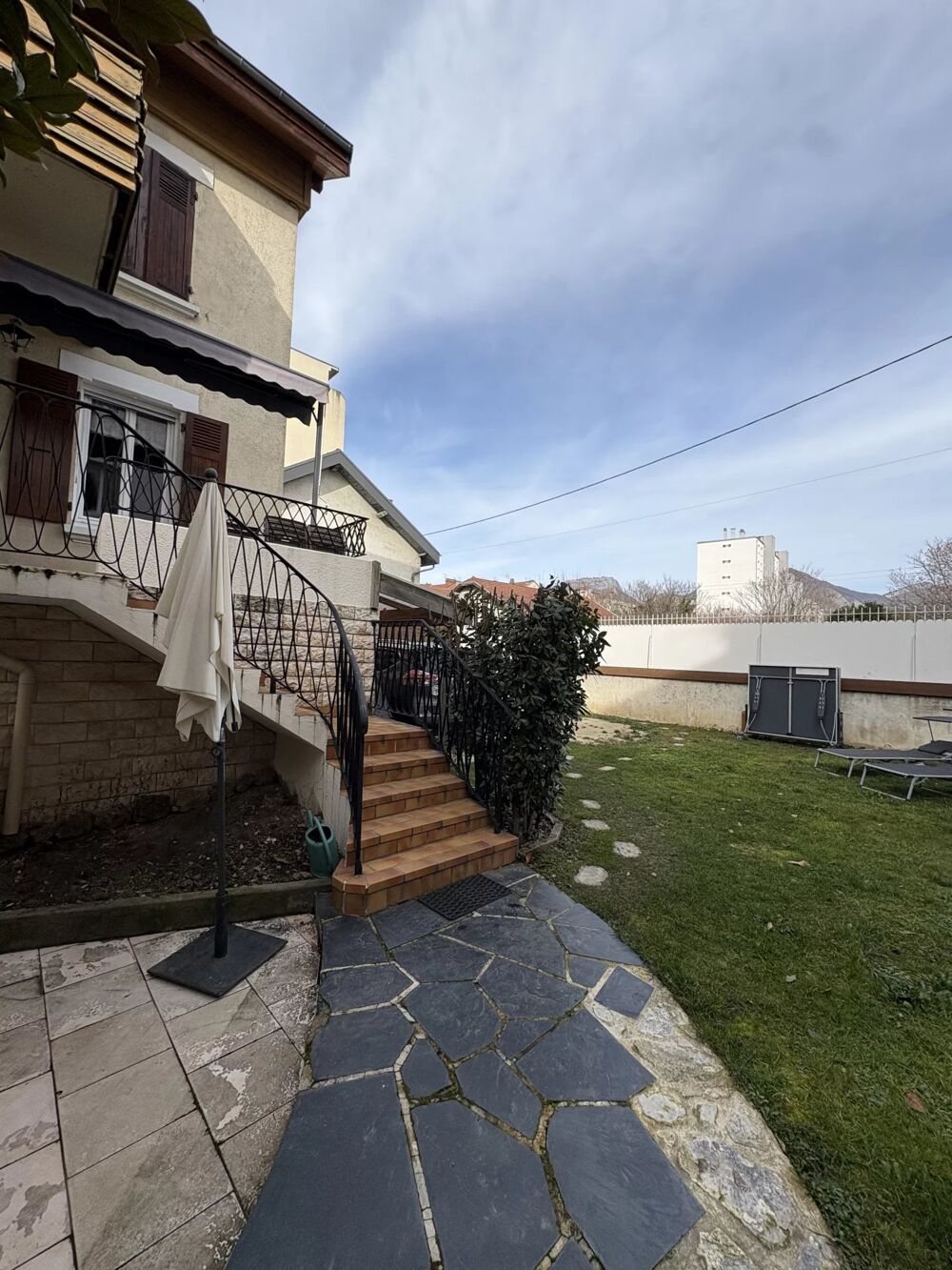 Vente Maison GRENOBLE Rue Emile Zola– Maison indépendante avec jardin et stat Grenoble