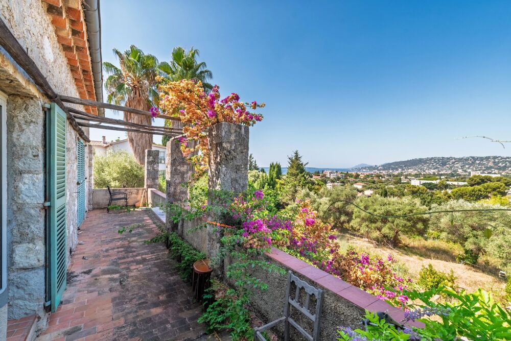 Vente Maison Century 21 Hanna Logis vous propose une magnifique maison en pie Antibes