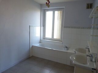  Appartement à louer 4 pièces 108 m²