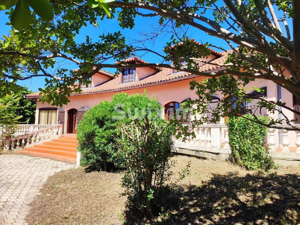Charme et Prestige: Maison de maître à l'Architecture Unique en