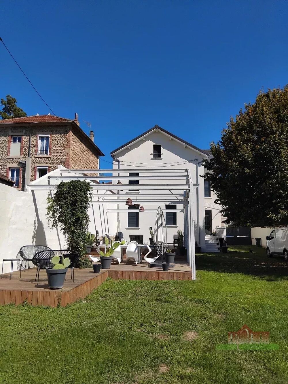 Charmante maison de ville T7 rénovée avec extérieur soigné à Bea