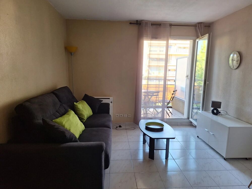 Location Appartement Studio de 21m² dans une villa avec une terrasse Nice