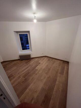  Appartement à louer 5 pièces 109 m²