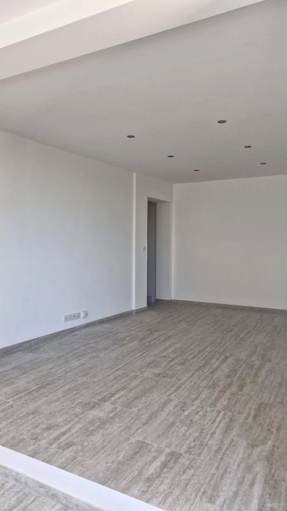 Location Appartement Rez-de-villa rénové – 2 pièces avec climatisation et parking à N Nice