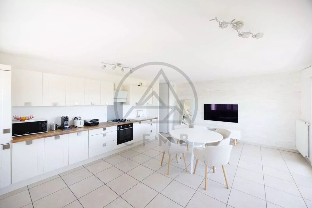 Appartement T4 de 87 m² avec terrasse, garage double et vue déga