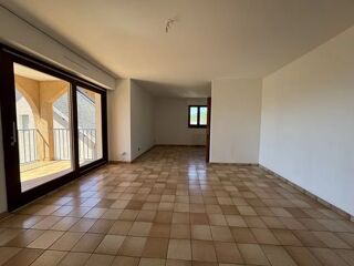  Appartement à louer 3 pièces 84 m²