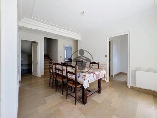  Maison à louer 8 pièces 227 m²