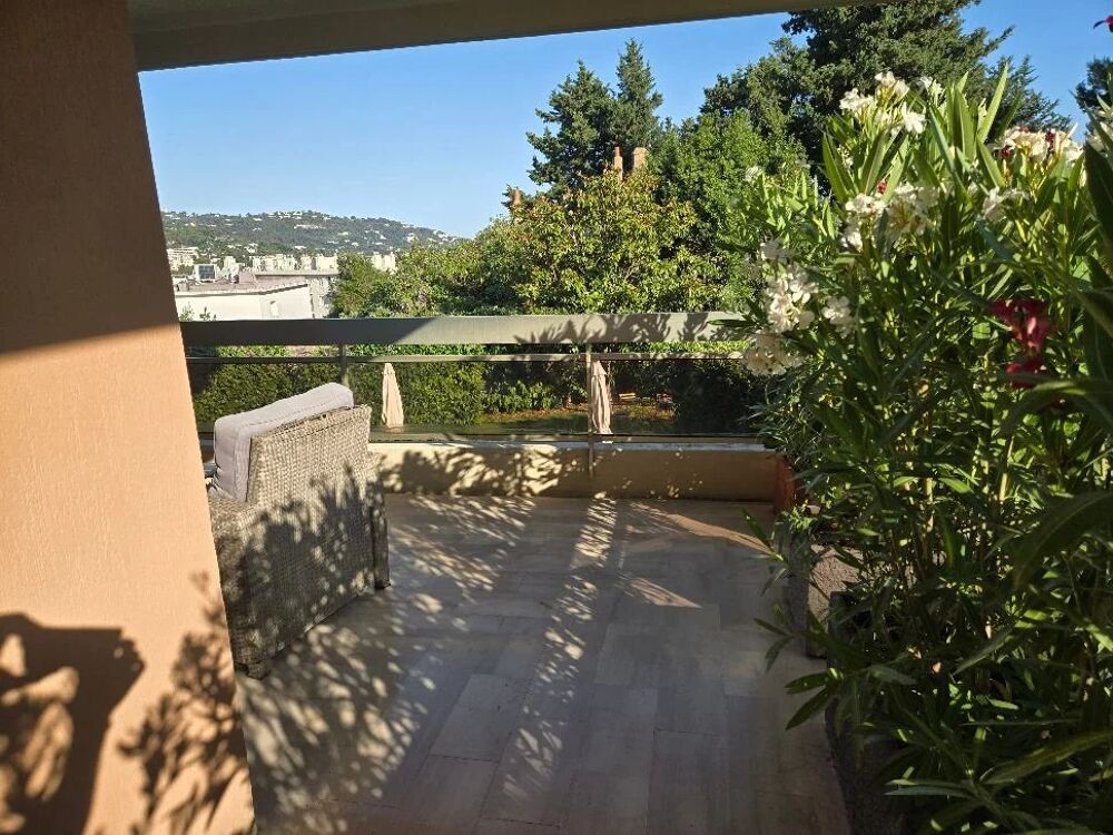 Trois pièces de 90m² avec terrasse de 30m², cellier et garage