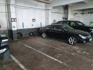  Parking / Garage à louer 1 pièce 10 m²