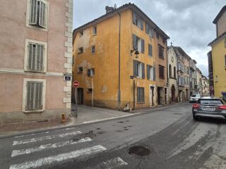  Immeuble � vendre 10 pi�ces 221 m�