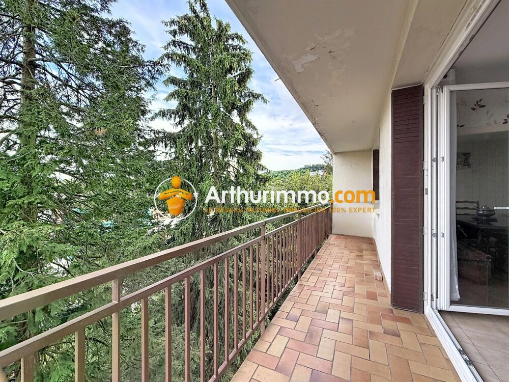 Appartement T5 lumineux avec balcon et parking sécurisé à Bourgo