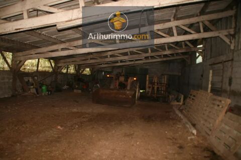   CRUGUEL HANGAR AVEC ETABLE ET TERRAIN 2 600 M² 
