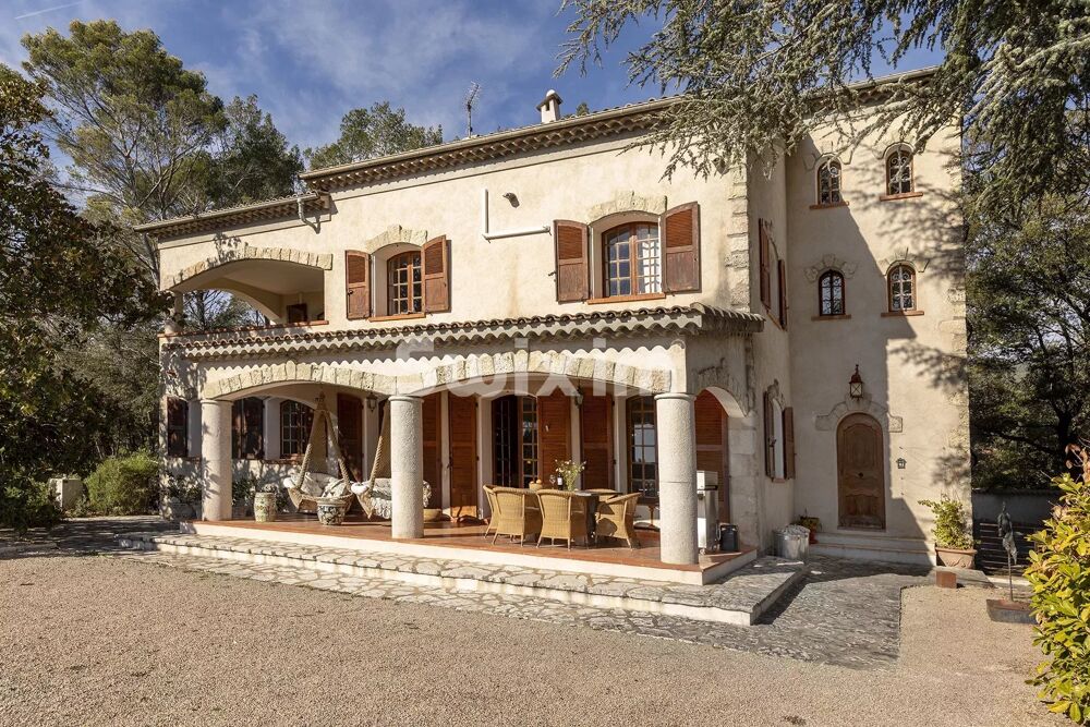 Belle bastide provençale avec panorama