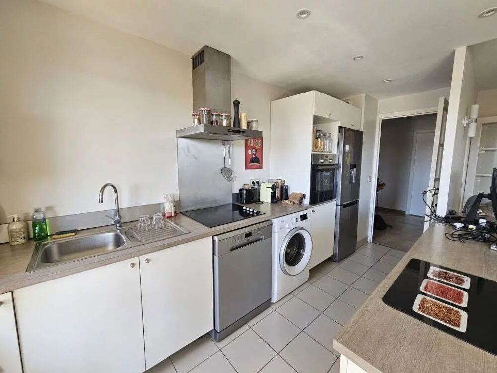Magnifique trois/quatre pièces avec piscine, terrasse, parking a