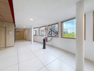   À LOUER – Bureaux de 80 m² avec 4 places de parking Bourgoin-jallieu