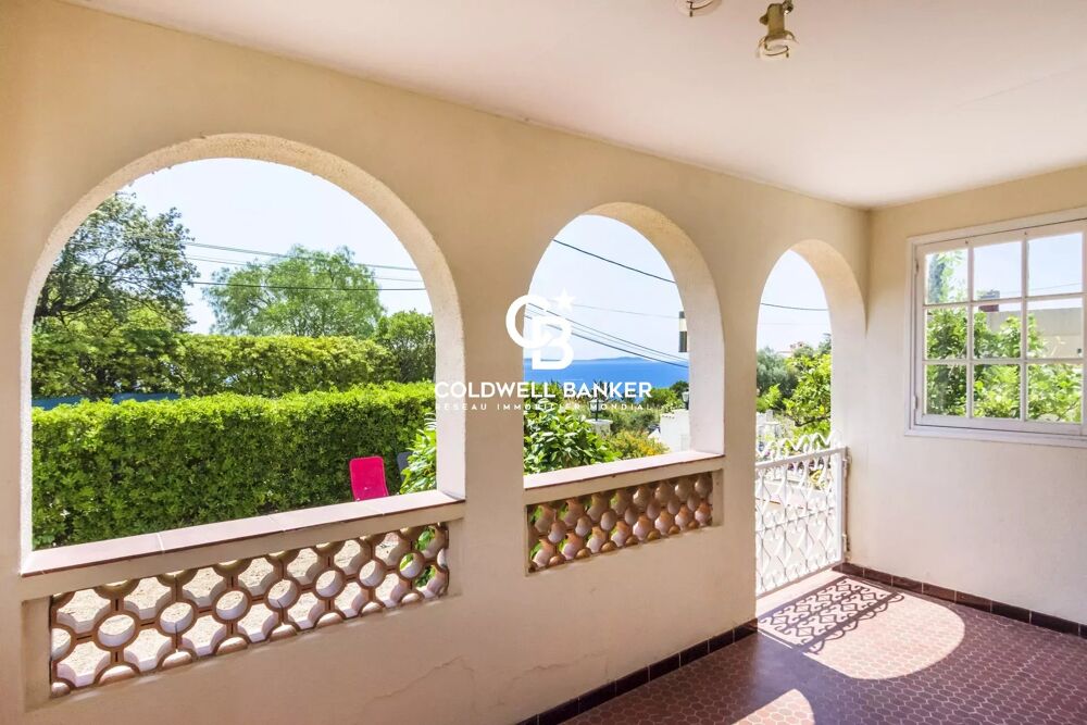 PRAMOUSQUIER  VILLA À RÉINVENTER À 800 M DE LA PLAGE, AU CALME