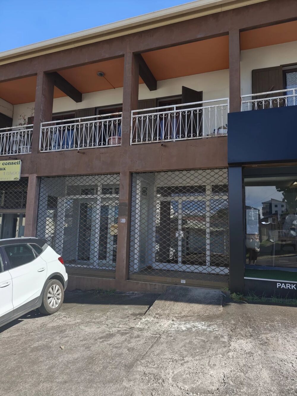   SH 4267 :   LOCAL PROFESSIONNEL OU COMMERCIAL  DE 40 M² AU CENTR 