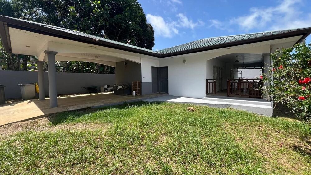 VILLA T5 AVEC PISCINE PROCHE DE TOUTES LES COMMODITÉS  QUARTIER
