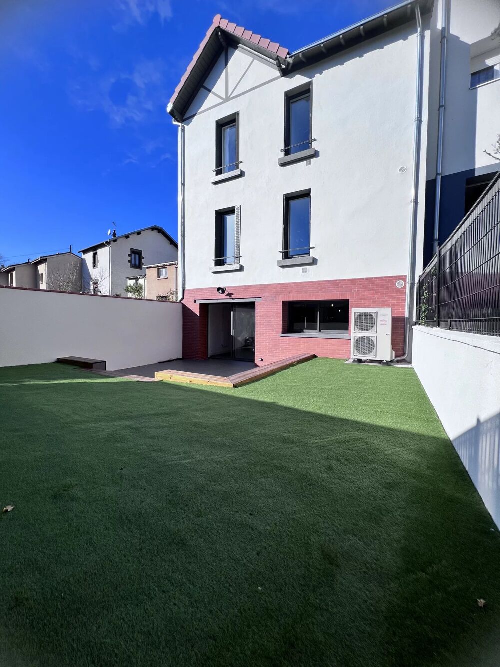 Vente Maison MAISON DE VILLE AVEC COUR ET TERRASSES À DEUX PAS DU CENTRE-VILL Beaumont