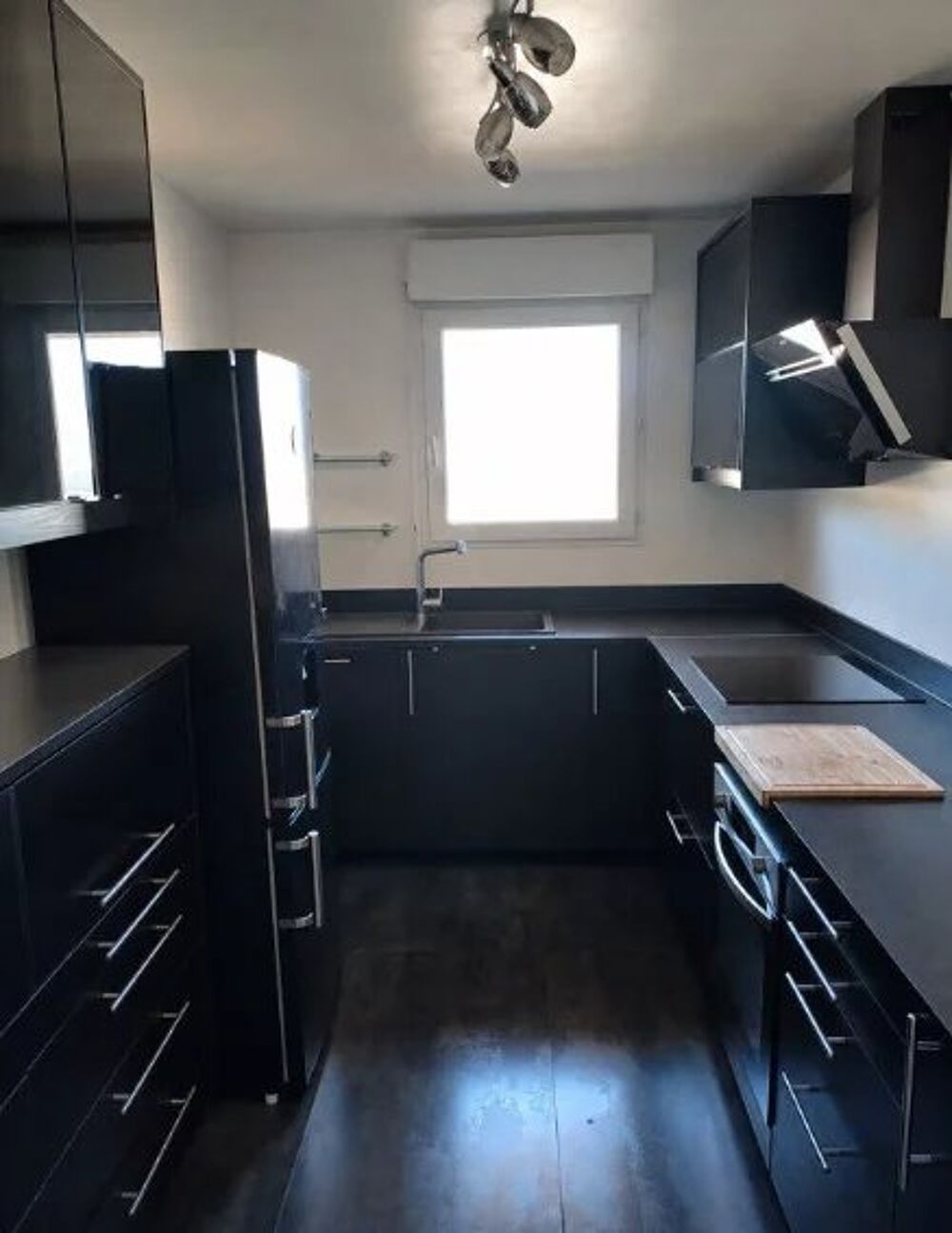 Location Appartement Deux pièces de 54m² avec cave, garage et piscine Nice