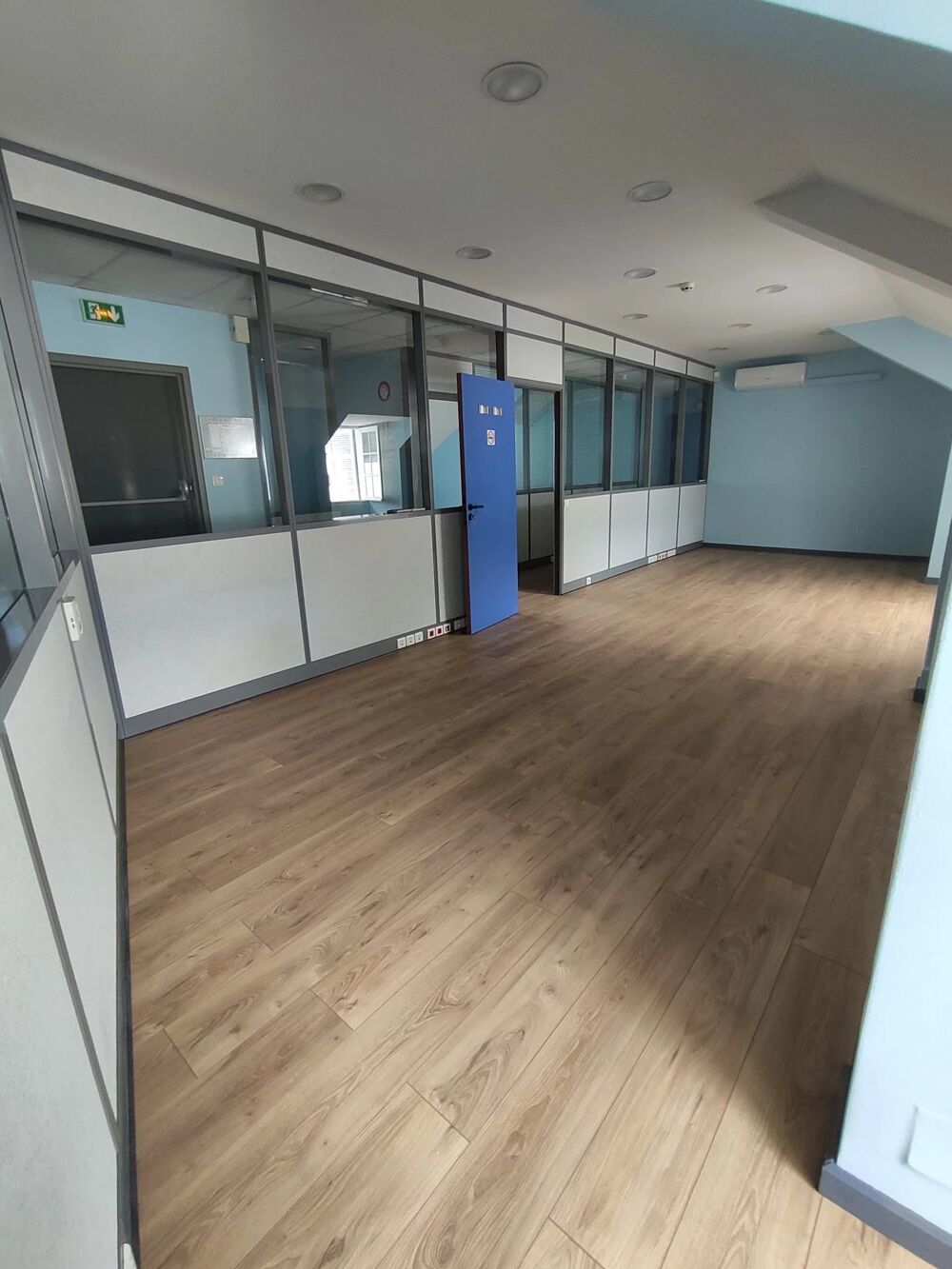   Local commercial ou professionnel - 150 m² 