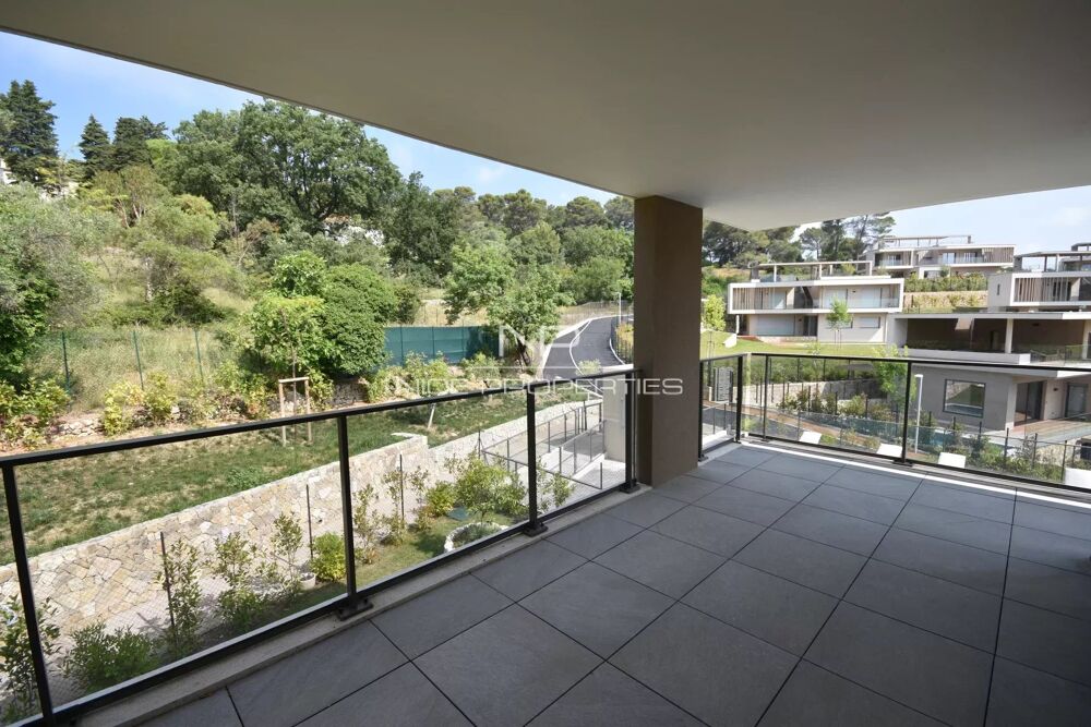 Magnifique Penthouse avec toit-terrasse à Mougins