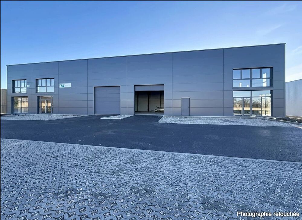   À LOUER – LOCAL COMMERCIAL INDÉPENDANT 800 m² Bourgoin Jallieu 