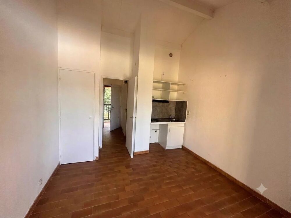 Appartement F1 avec loggia aux Cyprines