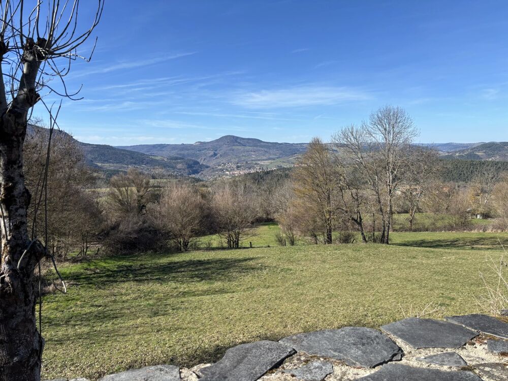 Vente Maison EXCLUSIVITÉ – FERME EN PIERRES AVEC DÉPENDANCE ET VUE IMPRENABLE Beaux