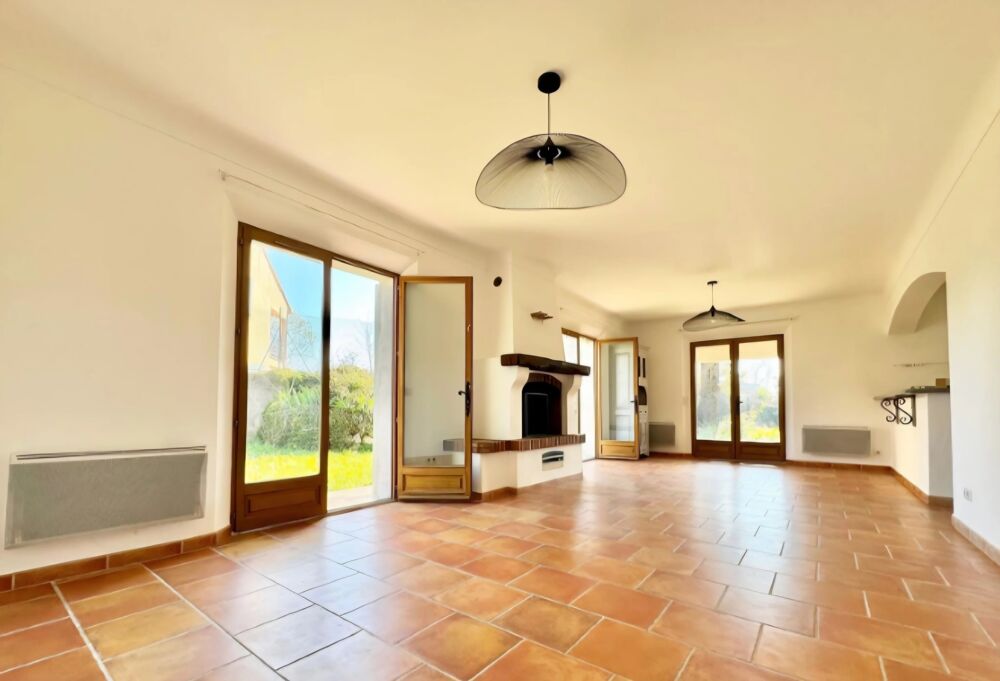 VILLA INDIVIDUELLE AVEC GARAGE ET JARDIN