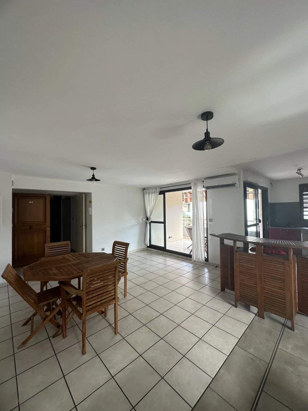 CT3330 APPARTEMENT T3 CENTRE VILLE PROXIMITÉ PLAGE + BOX ET PARK