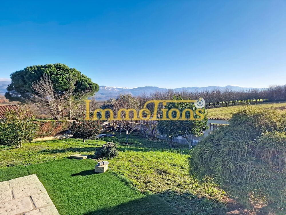 Spacieuse maison familiale avec piscine et grand terrain