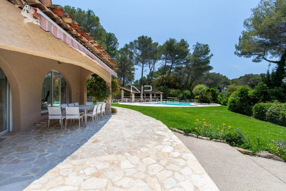 Somptueuse propriété de 540 m² avec piscine et garage, sur un pa
