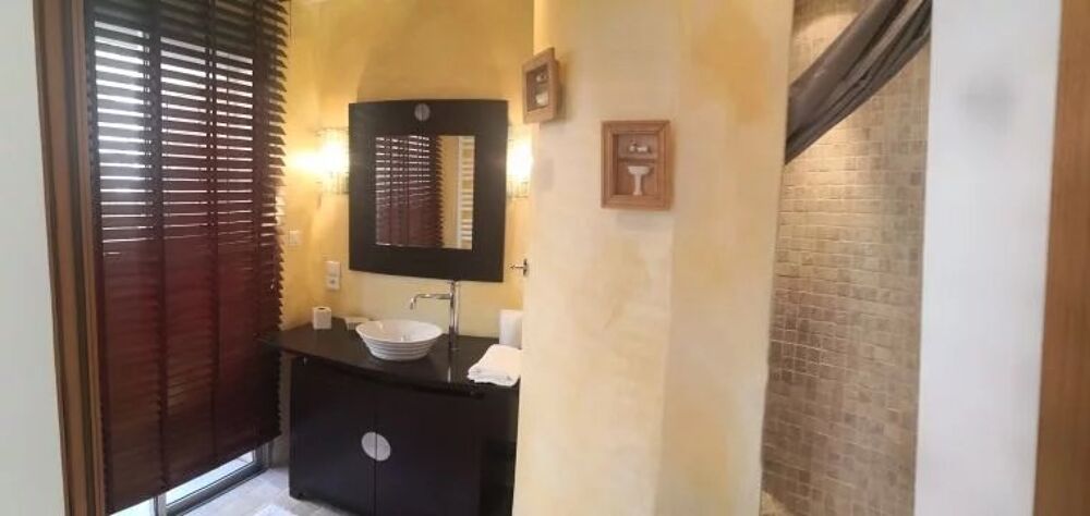 Location Appartement Trois pièces avec balcon et parking Juan-les-pins