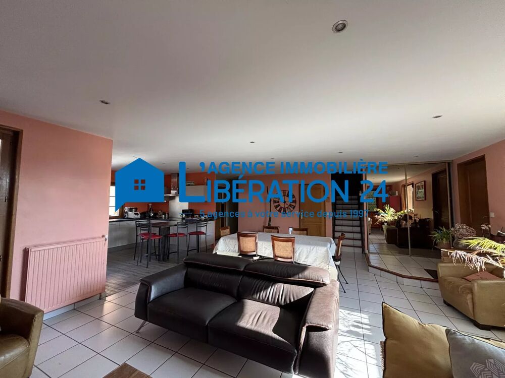Maison familiale de 190 m² avec piscine, beaux volumes et cadre