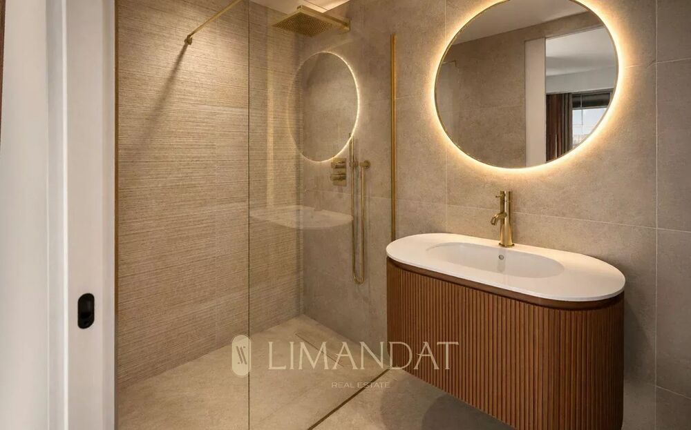 Vente Appartement CANNES CENTRE – ÉLÉGANT 4 PIÈCES RÉNOVÉ AVEC TERRASSES, PARKING Cannes