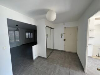  Appartement à louer 3 pièces 75 m²