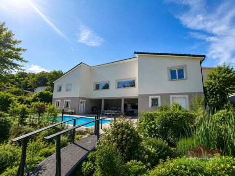   Villa familiale de 185 m² avec un grand terrain offrant  piscine Maison - 6 pièce(s) - 185 m²