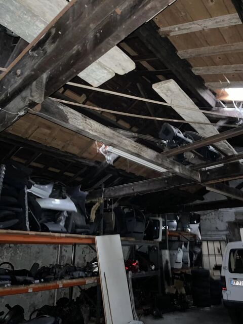 &Agrave; SAISIR UN D&Eacute;P&Ocirc;T 225 M2 ROCHETAILL&Eacute;E LA RIVI&Egrave;RE 129000 42000 Saint-�tienne