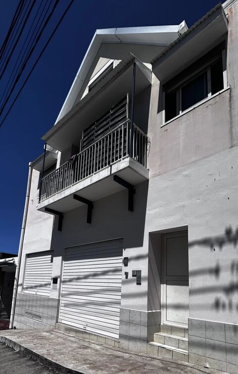 Local professionnel ou commercial - 80 m&sup2; 4800 97410 Saint-pierre