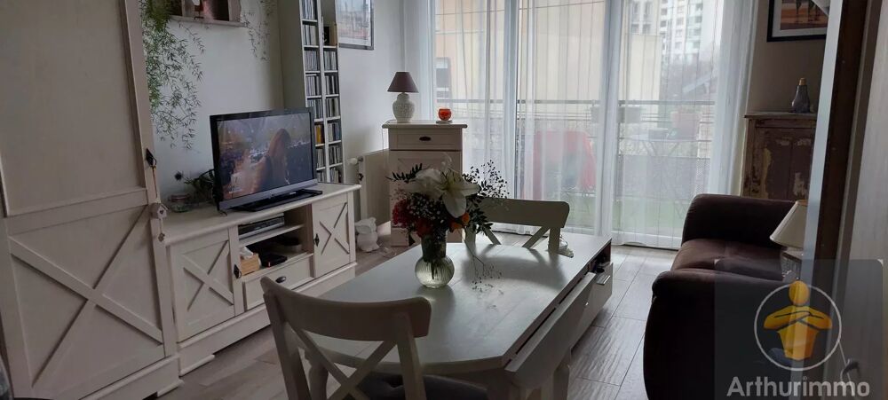 Élégant Deux Pièces avec Balcon et Parking dans Résidence de Sta