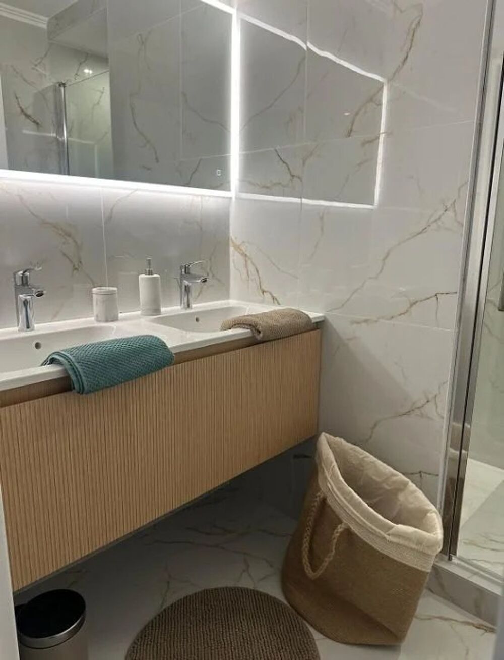 Location Appartement Trois pièces de 70m² avec terrasse de 30m² et un garage Antibes