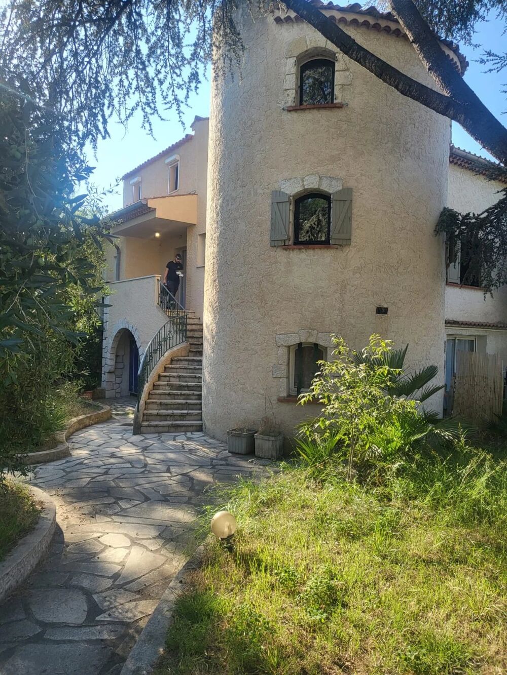Location Appartement Trois pièces avec terrasse et 2 places de parking Gattières