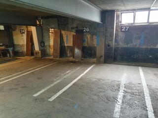  Parking / Garage à louer 1 pièce 10 m²
